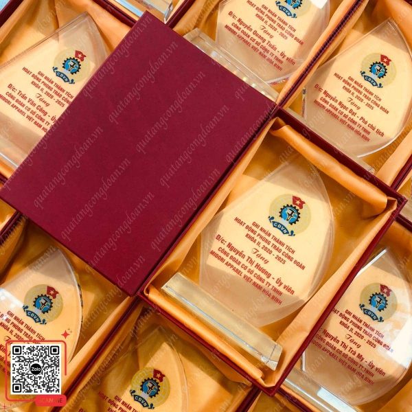 Quà Tặng Vinh Danh Ủy Viên Công Đoàn 4 Biểu trưng vinh danh ủy viên công đoàn công ty Midori