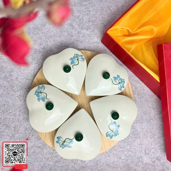 Bộ Thố Đựng Mứt Hình Trái Tim Họa Tiết Sen Xanh 5 Khay đựng mứt sứ Bát Tràng tặng người lao động dịp tết