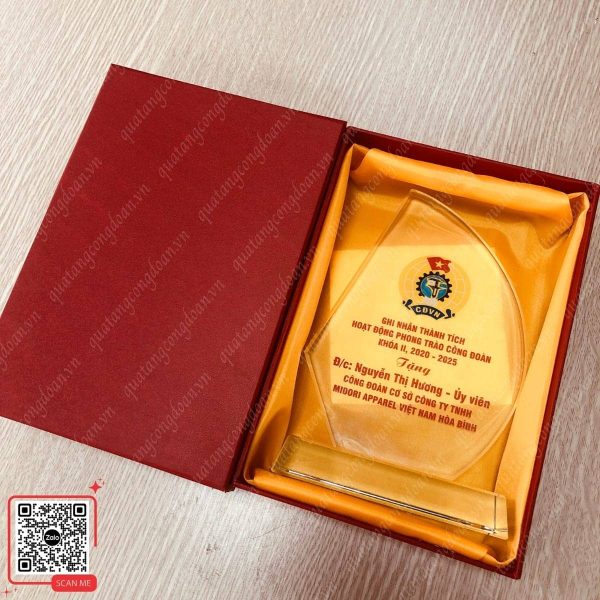 Quà Tặng Vinh Danh Ủy Viên Công Đoàn 3 Biểu trưng phale in logo công đoàn công ty