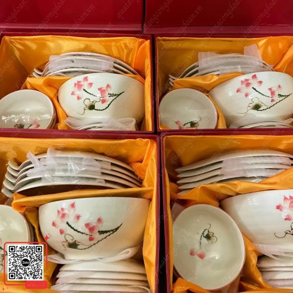 Bộ Bát Đĩa Sứ Minh Châu Họa Tiết Sen Chỉ Hồng Vẽ Tay 9 Xưởng sản xuất bát đĩa Bát Tràng làm quà tặng công nhân