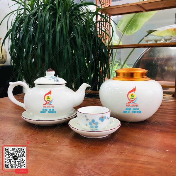 Bộ Ấm Chén Men Kem In Logo Đại Hội Công Đoàn 4 Ấm chén men kem quà tặng đại hội công đoàn