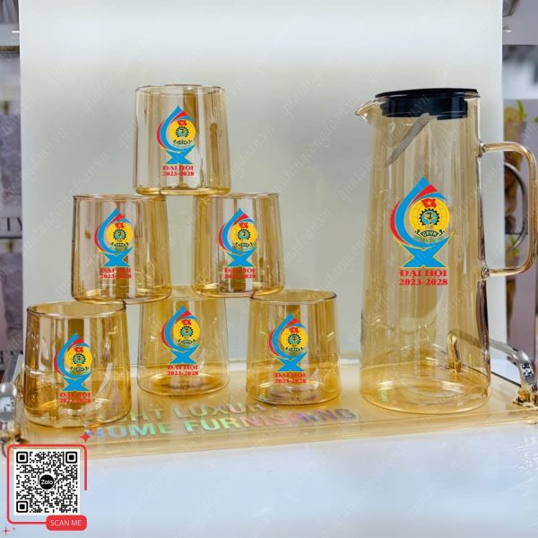 Bộ Bình Cốc Thủy Tinh In Logo Làm Quà Tặng Cho Cán Bộ Công Đoàn 4 Bộ cốc thủy tinh in logo Đại hội Công đoàn huyện Bắc Mê