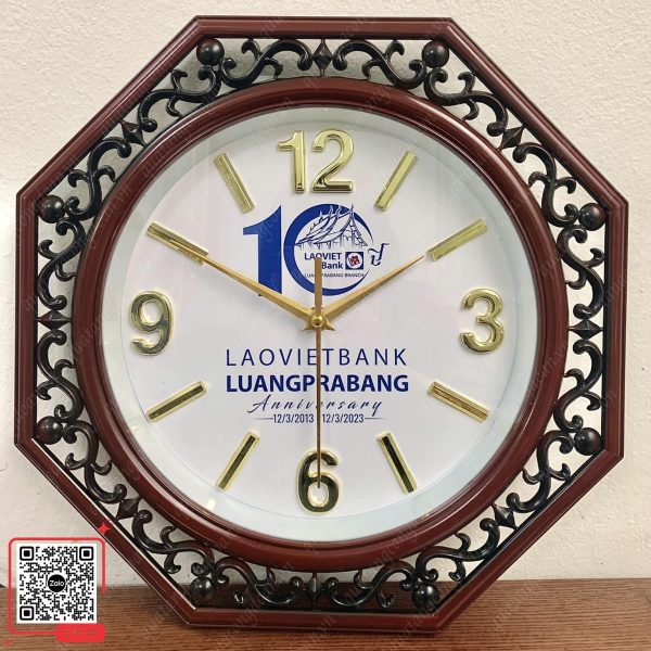 Đồng Hồ Treo Tường Hình Bát Giác 6 Đồng hồ treo tường hình bát giác in logo Laovietbank