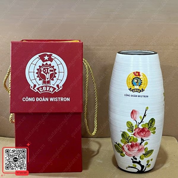 Lọ Hoa Gốm In Logo Công Đoàn Wistron 6 Lọ hoa gốm Bát Tràng in logo Công đoàn Wistron