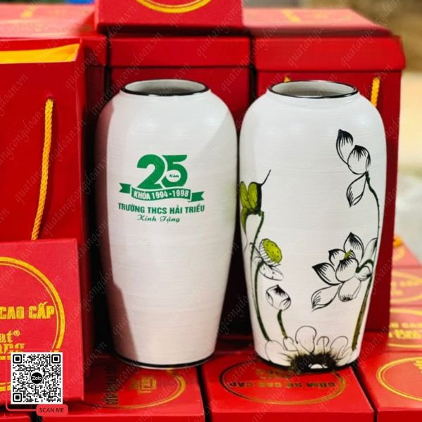 Lọ Hoa Gốm Vẽ Hoa Sen - In Thông Tin Theo Yêu Cầu 9 Lọ hoa in logo 25 năm ngày ra trường