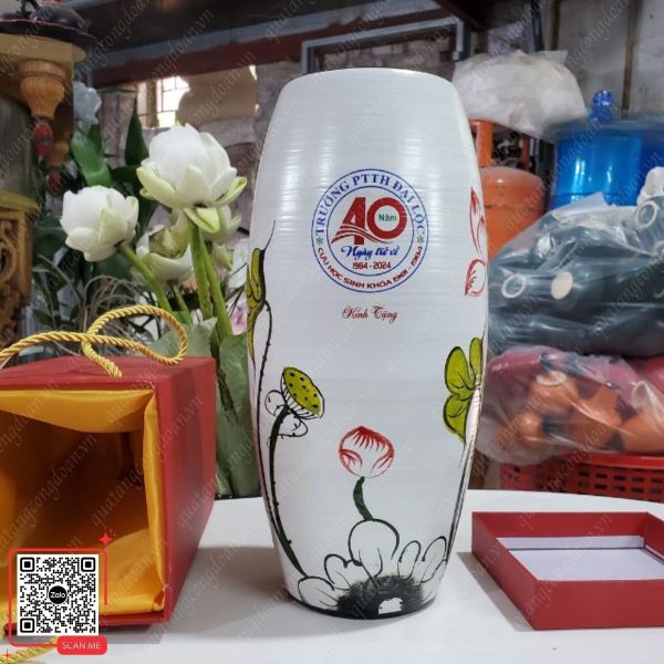 Lọ Hoa Gốm Vẽ Hoa Sen - In Thông Tin Theo Yêu Cầu 8 Lọ hoa in logo 40 năm ngày ra trường