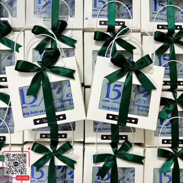 Set Khăn Thêu Logo 15 Năm Thành Lập Công Đoàn Sonadezi 5 Hộp quà khăn thêu logo công đoàn Sonadezi