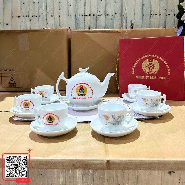 Ấm Chén Quà Tặng Đại Hội CĐCS Bệnh Viện Đa Khoa Khu Vực Ba Tri 3 Ấm chén đại hội công đoàn cơ sở bệnh viện đa khoa khu vực Ba Tri
