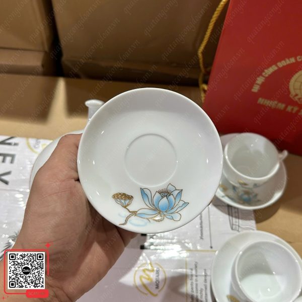 Ấm Chén Quà Tặng Đại Hội CĐCS Bệnh Viện Đa Khoa Khu Vực Ba Tri 7 Ấm chén đại hội công đoàn cơ sở họa tiết sen xanh