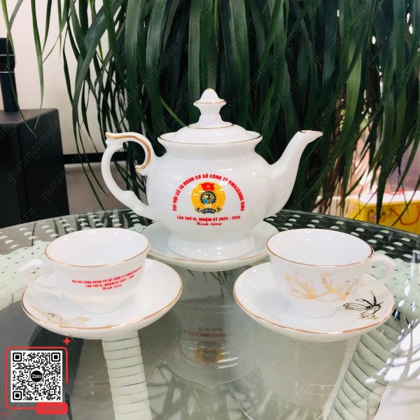 Ấm Chén In Logo Đại Hội Công Đoàn Cơ Sở Công Ty Hwasung Vina 5 Ấm chén vẽ vàng in logo đại hội công đoàn