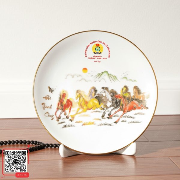 Đĩa Sứ Lưu Niệm Họa Tiết Mã Đáo Thành Công 4 Đĩa sứ lưu niệm in logo đại hội công đoàn công an xã Đông Anh