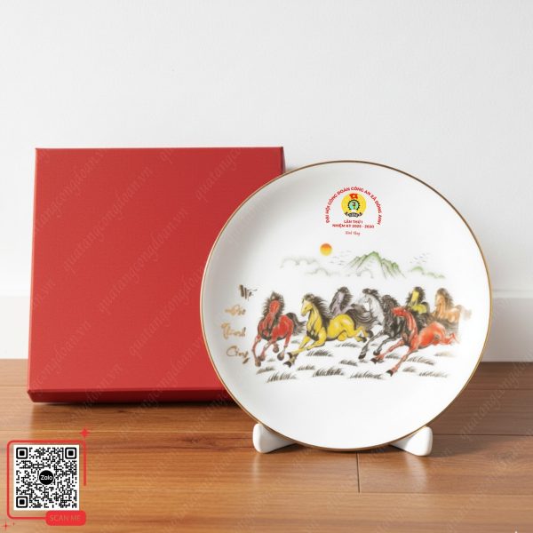 Đĩa Sứ Lưu Niệm Họa Tiết Mã Đáo Thành Công 3 Đĩa sứ Mã đáo thành công làm quà đại hội công đoàn