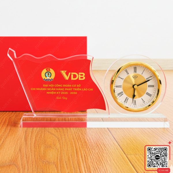 Đồng Hồ Để Bàn Quà Tặng Đại Hội Công Đoàn Ngân Hàng VDB 3 Đồng hồ pha lê để bàn với logo Đại hội Công đoàn Ngân hàng VDB