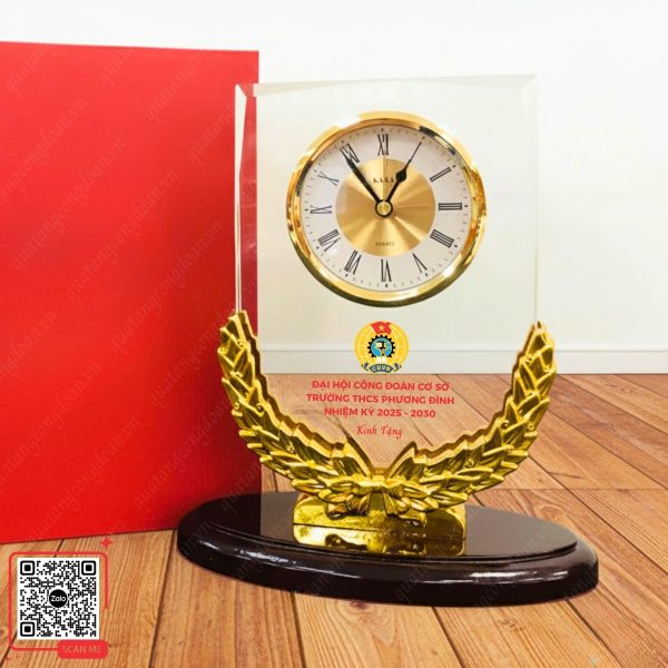 Đồng Hồ Để Bàn In Logo Công Đoàn Cơ Sở Trường THCS Phương Đình 3 Đồng hồ pha lê in logo Đại hội Công đoàn cơ sở Trường THCS Phương Đình