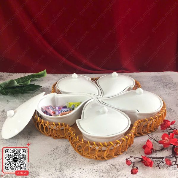 Khay Đựng Mứt Sứ Cao Cấp Hình Hoa Ban Trắng 5 Khay mứt sứ trắng kèm khay mây