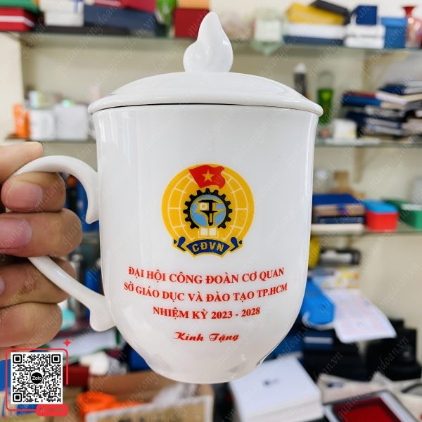 Ly Sứ In Logo Công Đoàn Cơ Quan Sở Giáo Dục & Đào Tạo 4 Ly sứ Bát Tràng làm quà tặng đại hội chi bộ công đoàn