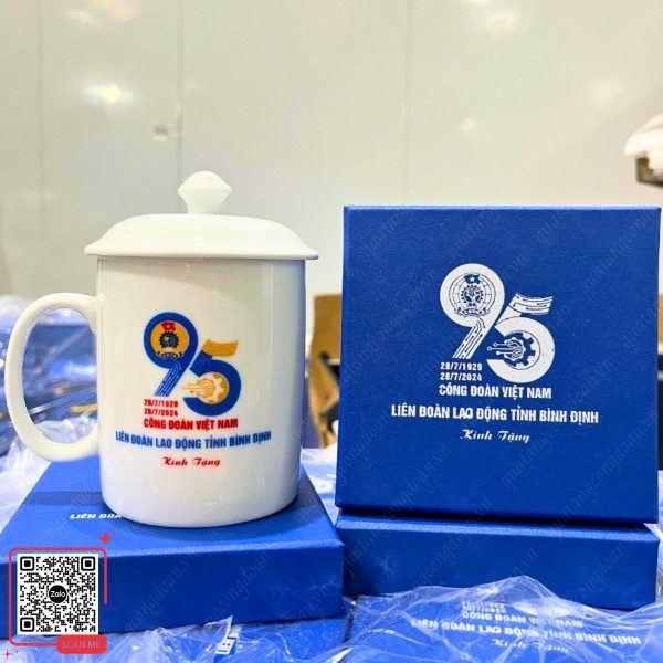 Ly Sứ Kỷ Niệm 95 Năm Thành Lập Công Đoàn Tỉnh Bình Định 4 Ly sứ quà tặng kỷ niệm 95 năm thành lập liên đoàn lao động tỉnh Bình Định