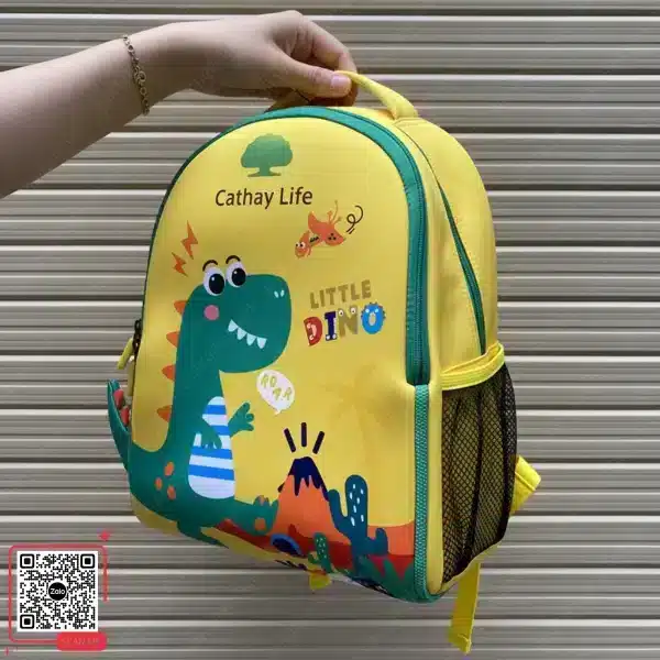 Balo Trẻ Em In Logo Công Ty Bảo Hiểm Cathay Life 4 Balo màu vàng xanh họa tiết khủng long in logo bảo hiểm Cathay Life