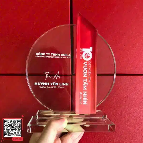 Biểu Trưng Phale Kỷ Niệm 10 Năm Thành Lập Công Ty Unila 4 Biểu trưng tri ân trưởng đơn vị tiền phong Unila kỷ niệm 10 năm 2025