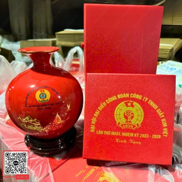 Bình Hút Lộc Quà Tặng Đại Hội Công Đoàn Công Ty Giầy Kim Việt 7 Bình hút lộc màu đỏ in logo đại hội công đoàn