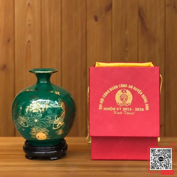 Bình Hút Lộc Đại Hội Công Đoàn Công An Đông Anh 6 Bình hút lộc xanh ngọc vẽ cá chép và hoa sen vàng kim tinh tế