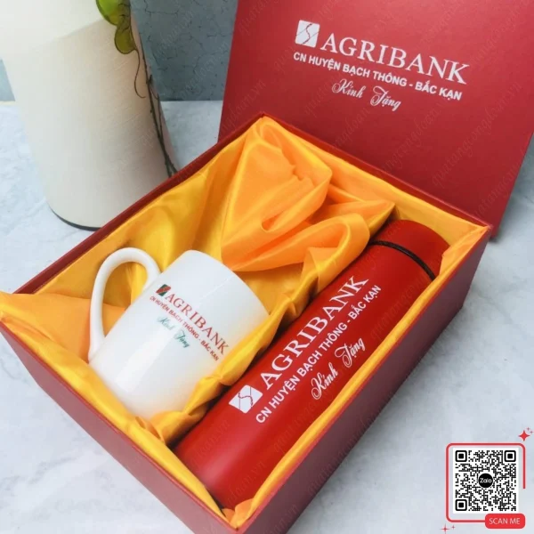 Set Quà Tặng In Logo Ngân Hàng Agribank 5 Bộ quà tặng Agribank gồm ly sứ và bình giữ nhiệt