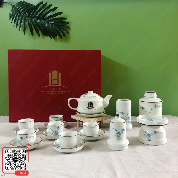 Bộ Ấm Chén Men Kem In Logo Công Ty Amos 3 Bộ trà đầy đủ men kem họa tiết hoa xanh in logo Amos