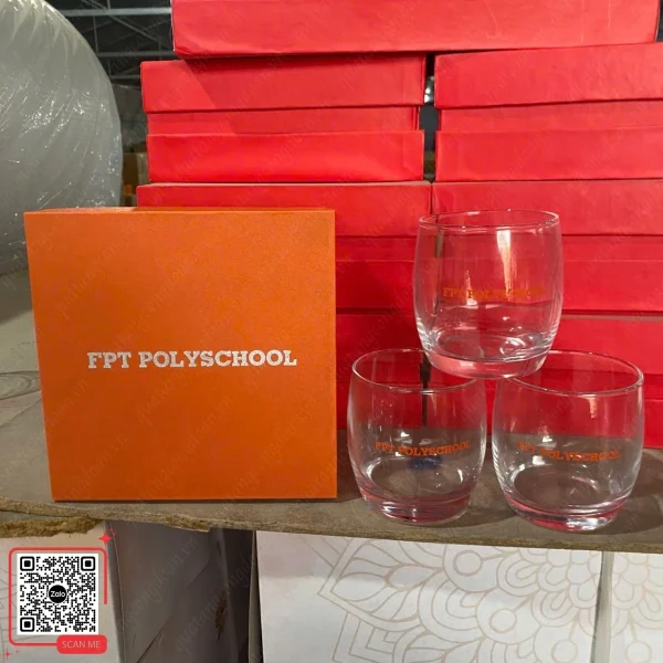 Bộ Cốc Thủy Tinh In Logo Trường Học FPT Polyschool 3 Cốc thủy tinh in logo FPT Polyschool kèm hộp quà