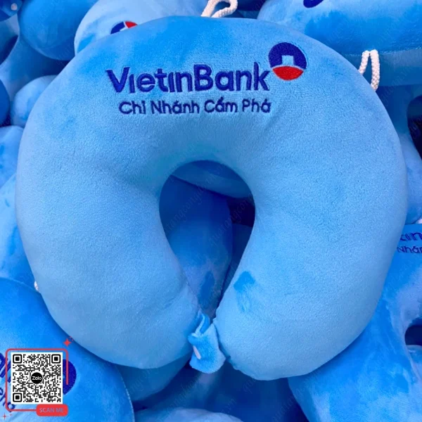 Gối Chữ U Thêu Logo VietinBank 3 Gối U VietinBank màu xanh làm quà tặng khách hàng ngân hàng