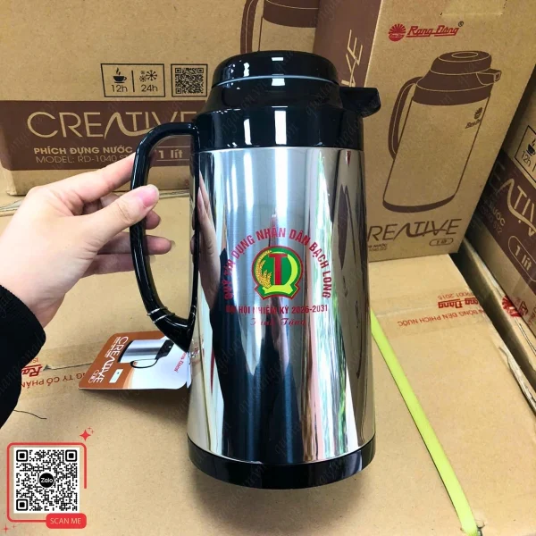 Phích Giữ Nhiệt In Logo Quỹ Tín Dụng Nhân Dân Bạch Long 3 Phích inox bạc nắp đen in logo quỹ tín dụng nhân dân Bạch Long