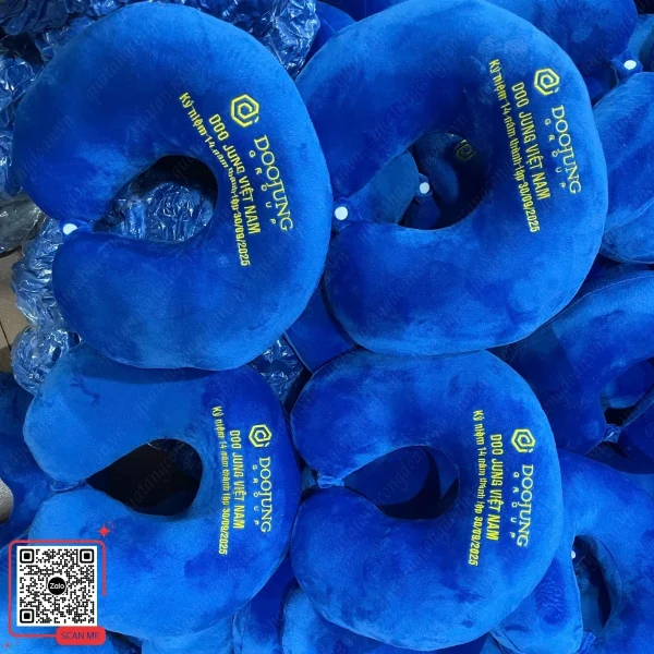 Gối Chữ U Thêu Logo Công Đoàn Doojung 4 Quà tặng gối chữ U kỷ niệm thành lập công đoàn Doo Jung Việt Nam