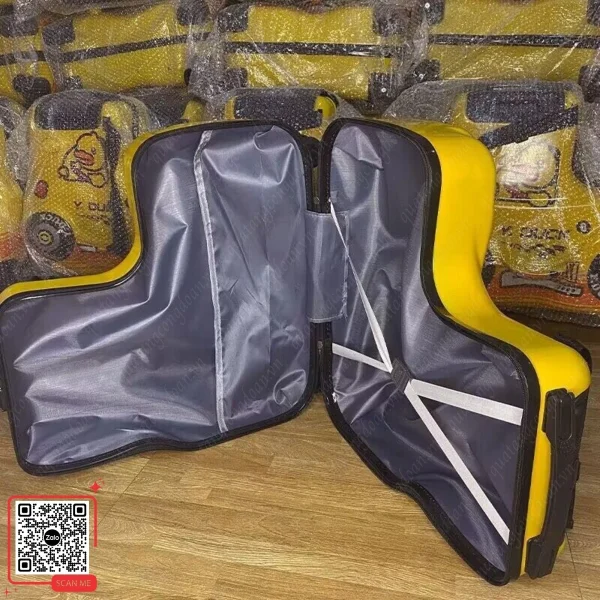 Vali Kéo Trẻ Em Ngồi Được Yellow Duck 8 Vali trẻ em ngồi được Yellow Duck bên trong có ngăn chứa đồ rộng rãi