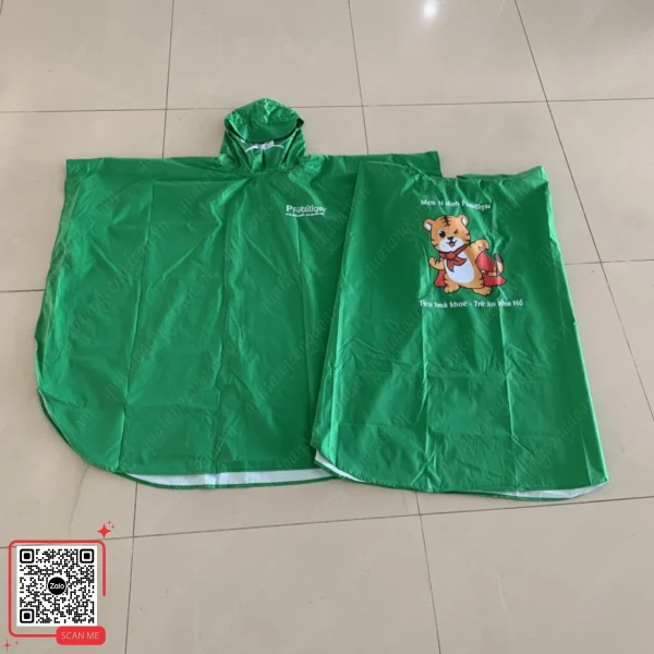 Áo Mưa Cánh Dơi Trẻ Em In Logo Men Vi Sinh Probitiger 5 Xưởng chuyên in logo lên áo mưa trẻ em giá rẻ cho các nhãn hàng dược phẩm.