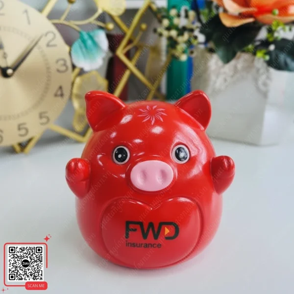 Heo Đất Tiết Kiệm In Logo Bảo Hiểm Nhân Thọ FWD 3 Dịch vụ cung cấp heo đất gốm sứ in ấn thương hiệu FWD số lượng lớn cho sự kiện.