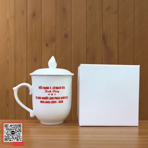 Ly Sứ Có Nắp In Logo, Thông Tin Theo Yêu Cầu 3 Ly sứ in chữ đỏ quà tặng Tiểu đoàn 3