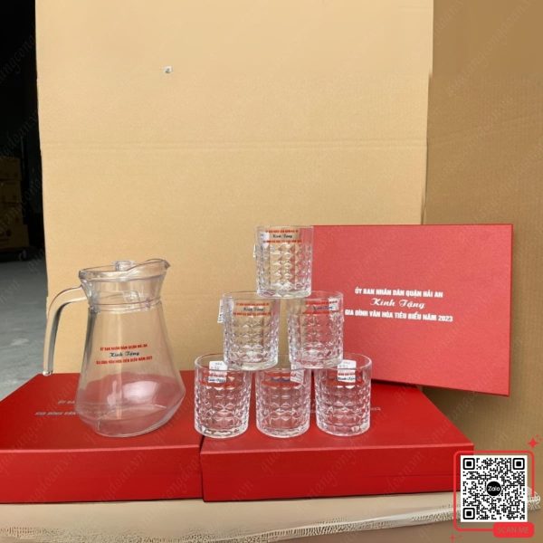 Bộ Bình Cốc Thủy Tinh Quà Tặng Gia Đình Văn Hóa 3 Bộ cốc thủy tinh trao tặng gia đình văn hóa