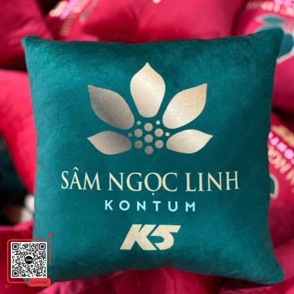 Gối Tựa Lưng In Logo Công Ty Sâm Ngọc Linh Kontum K5 6 Gối tựa lưng nhung xanh ngọc in logo Sâm Ngọc Linh Kontum K5