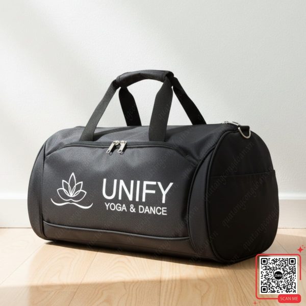 Túi Du Lịch Màu Đen In Logo Trung Tâm Unify 4 Quà tặng học viên yoga túi du lịch đen logo Unify Yoga & Dance