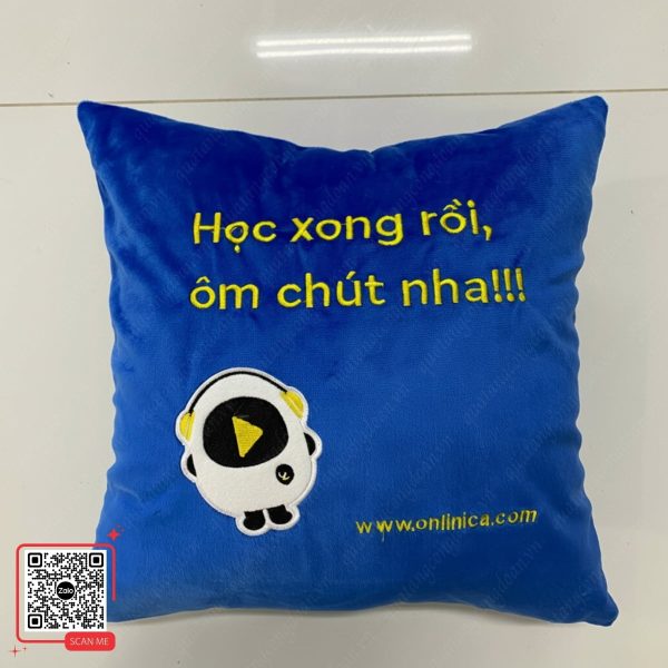 Gối Tựa Lưng Thêu Logo, Chữ Theo Yêu Cầu 4 gối tựa lưng xanh thêu logo Onlinica cho học viên