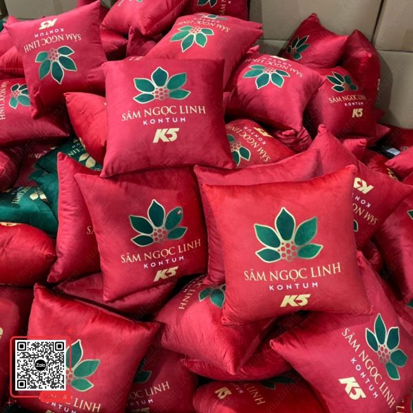 Gối Tựa Lưng In Logo Công Ty Sâm Ngọc Linh Kontum K5 7 Quà tặng thương hiệu Sâm Ngọc Linh gối tựa lưng đỏ in logo K5 Kontum