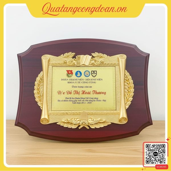 Bảng vinh danh gỗ đồng cán bộ Đoàn Thanh niên Hội Sinh viên