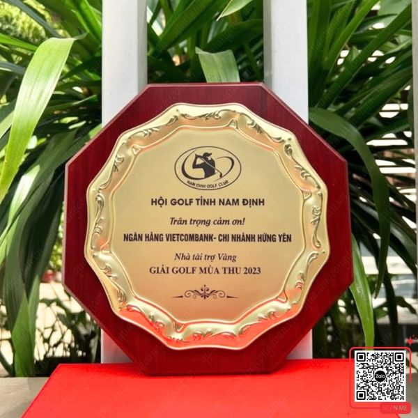 Bảng Vinh Danh Nhà Tài Trợ Cao Cấp 3 Bảng vinh danh gỗ đồng hình tròn Vietcombank Nam Định