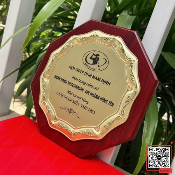 Bảng Vinh Danh Nhà Tài Trợ Cao Cấp 4 Bảng vinh danh tài trợ giải Gold gỗ đồng Vietcombank thiết kế cao cấp