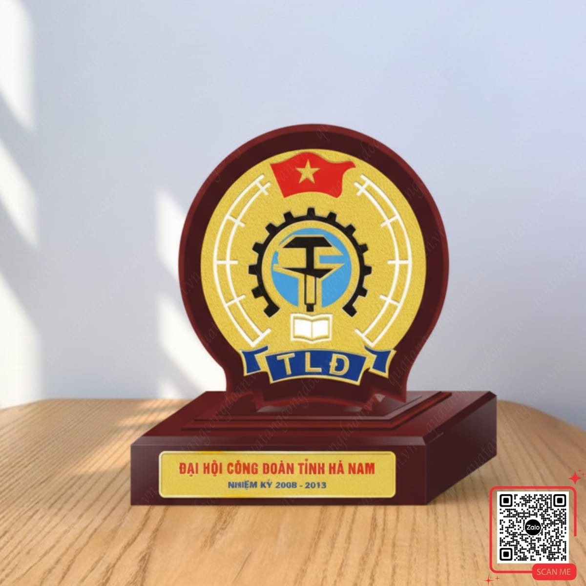 Biểu trưng gỗ đồng cao cấp Đại hội Công đoàn Hà Nam