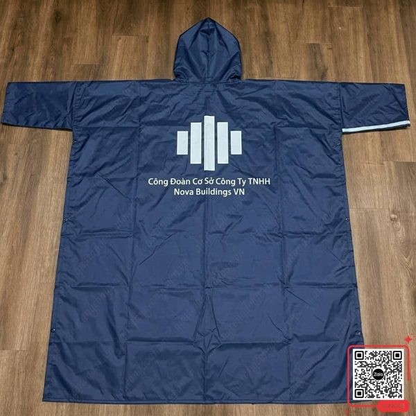 Áo Mưa Màu Xanh Than In Logo Công Đoàn Nova Buildings VN 4 Áo mưa có tay in logo Nova Buildings VN màu xanh than chống thấm