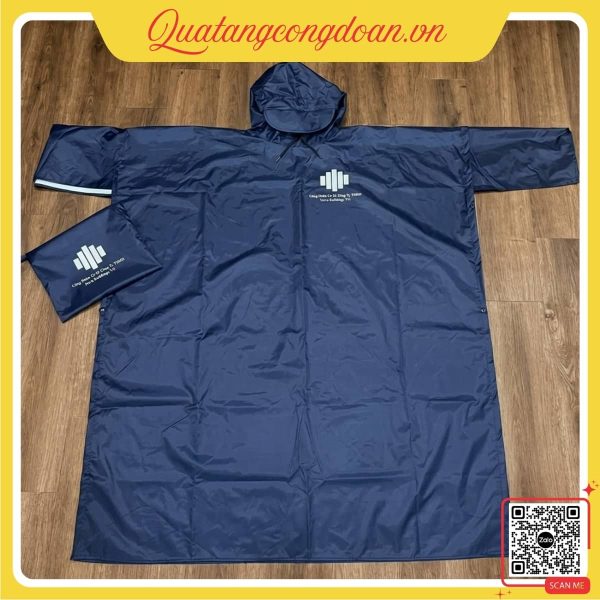 Áo mưa có tay màu xanh than in logo Công đoàn Nova Buildings VN quà tặng đoàn viên
