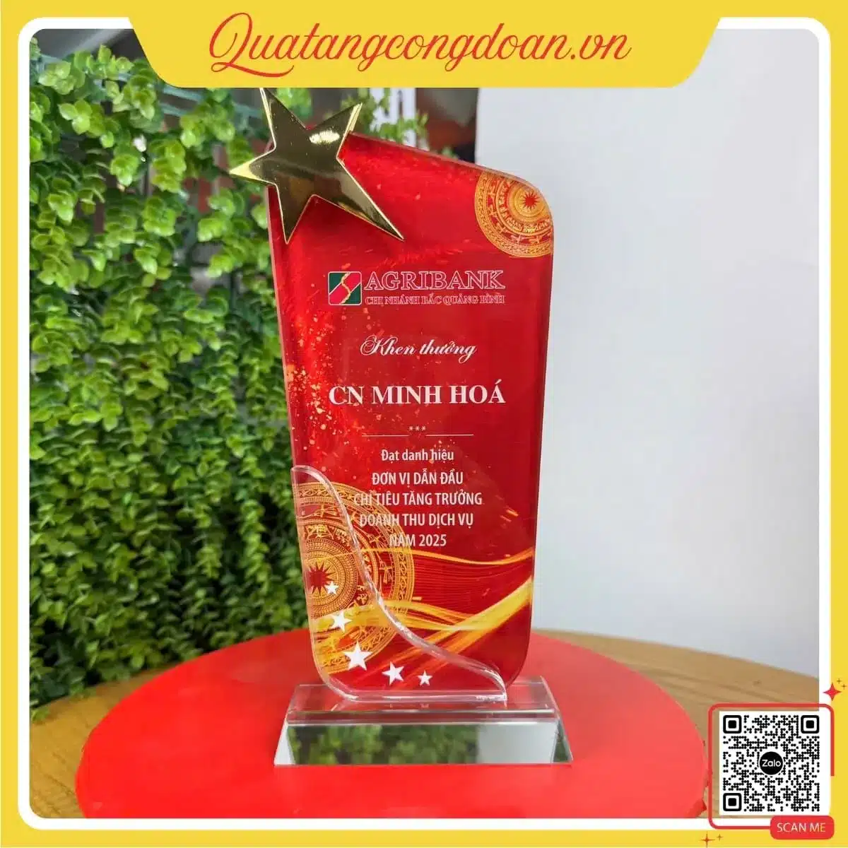 bieu-trung-phale-in-logo-agribank-chi-nhanh-bac-quang-binh Biểu trưng pha lê in logo Agribank Chi nhánh Bắc Quảng Bình, thiết kế màu đỏ gắn ngôi sao vàng, mẫu khen thưởng sang trọng dành cho ngân hàng