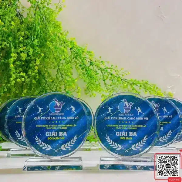 Biểu Trưng Phale Hình Tròn Giải Pickleball Cảng Đình Vũ 4 Biểu trưng pha lê tròn vinh danh giải thể thao Đình Vũ Port, giải Pickleball kỷ niệm 23 năm thành lập, thiết kế cao cấp
