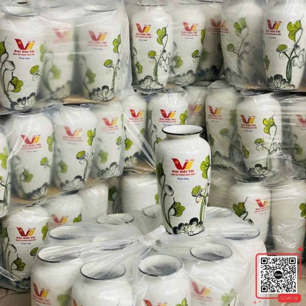 Lọ Hoa Đại Hội Đảng Bộ Phường Bình Chiểu 5 Bình hoa gốm in logo đại hội Đảng bộ phường Bình Chiểu, thiết kế cao cấp, logo sắc nét, phù hợp quà tặng hội nghị và lưu niệm nhiệm kỳ