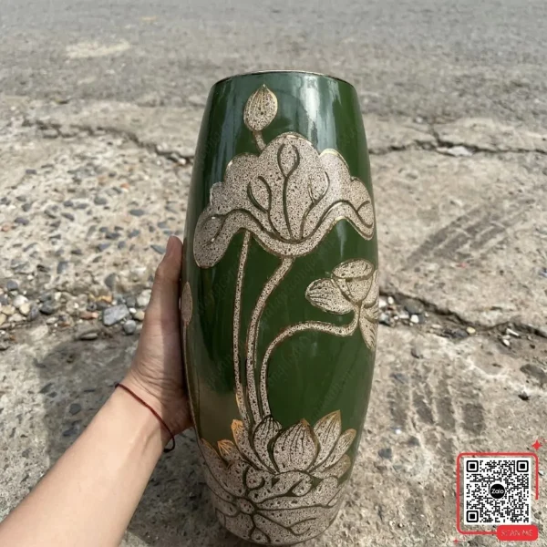 Bình Hoa Kỷ Niệm 10 Năm Thành Lập Công Đoàn EVNCENCO1 6 Bình hoa sứ cao cấp kỷ niệm 10 năm thành lập Công đoàn EVNCENCO1, men xanh lục bảo, họa tiết hoa sen, thiết kế sang trọng và bền đẹp